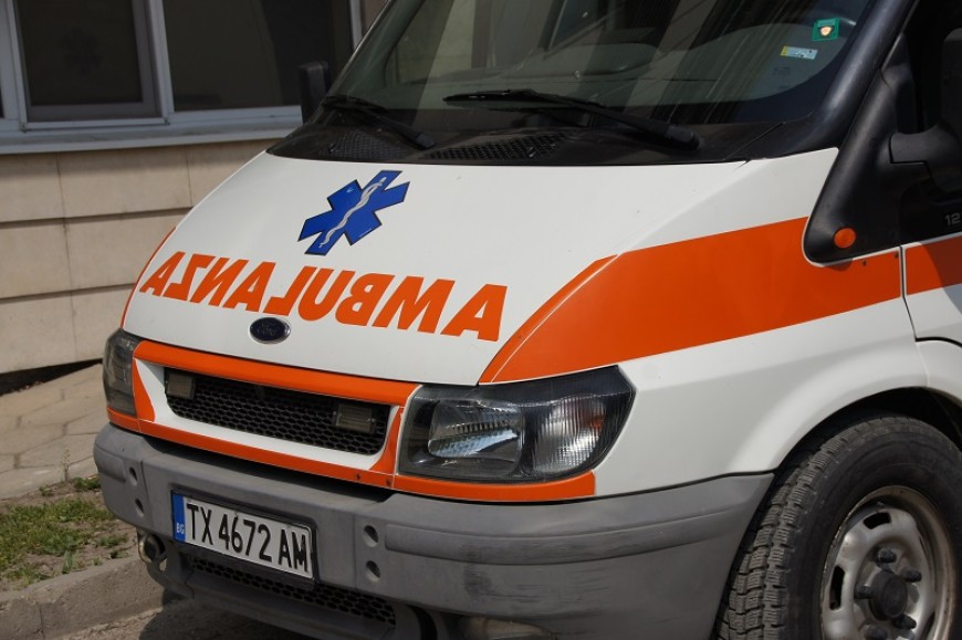 Мъж, прегазен от мотокар в Добрич, е с опасност за живота