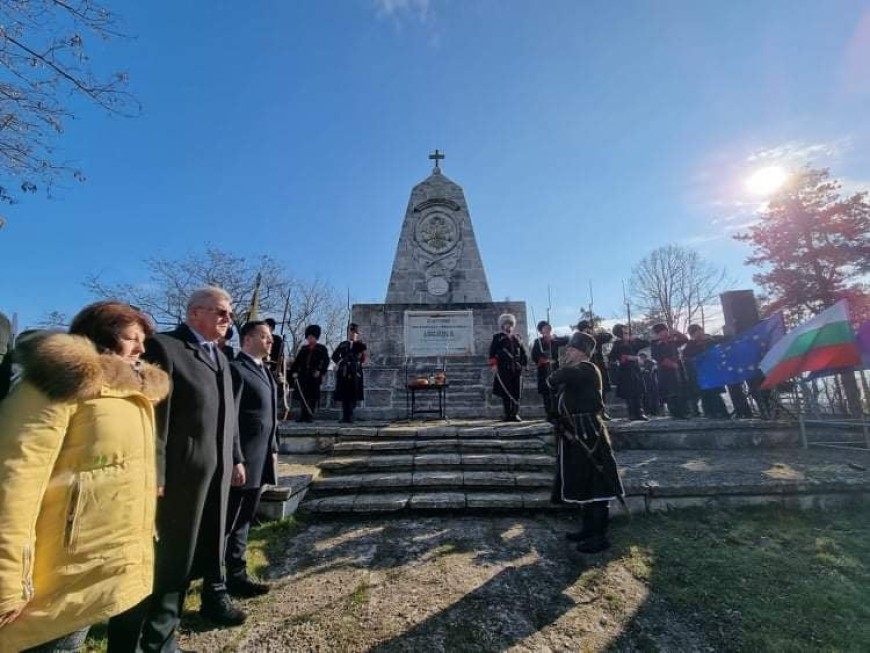 Добрич почете паметта на героите, донесли свободата на града
