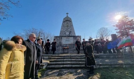 Добрич почете паметта на героите, донесли свободата на града