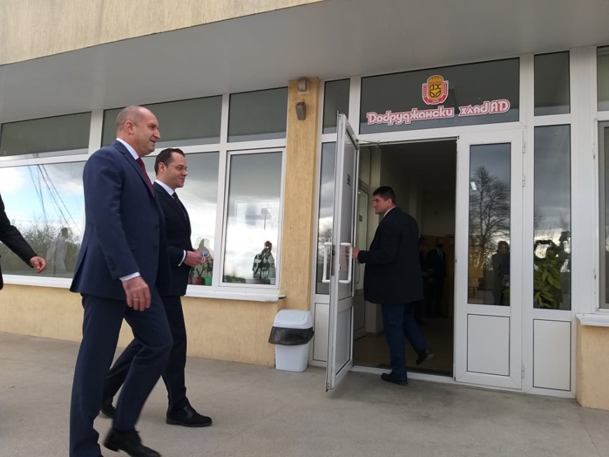Президентът Румен Радев посети фабриката на "Добруджански хляб"