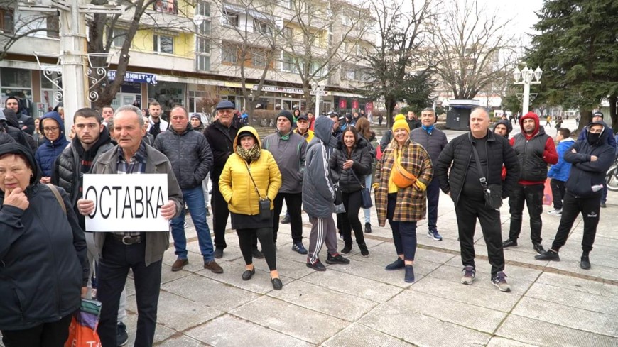 Жители на Каварна поискаха оставката на кмета Елена Балтаджиева