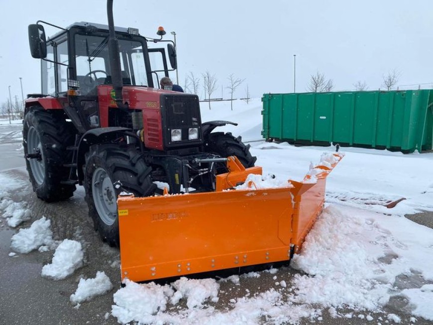  Община Тервел закупи нов трактор със снегоринно гребло