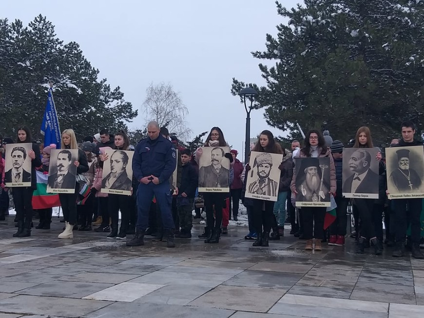Добрич празнува 144 години от Освобождението на България (СНИМКИ)