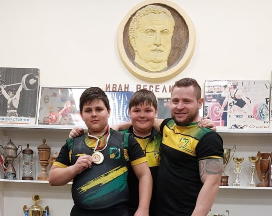 Никалъс Йорданов от  СК “Вдигане на тежести-Добруджа”  стана шампион на България на Републиканското в Асеновград