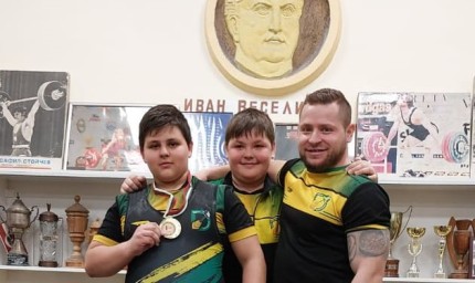 Никалъс Йорданов от  СК “Вдигане на тежести-Добруджа”  стана шампион на България на Републиканското в Асеновград