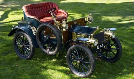 На 15 март 1906 г. е регистрирана  автомобилната марка Rolls-Royce