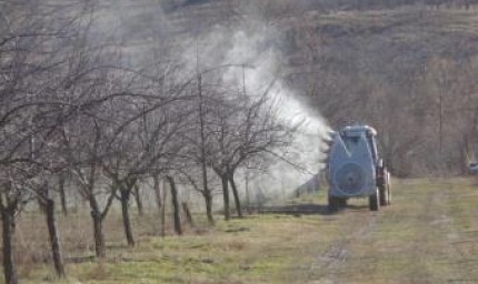 Стопаните с дневник на пръсканията и торенето според нова наредба