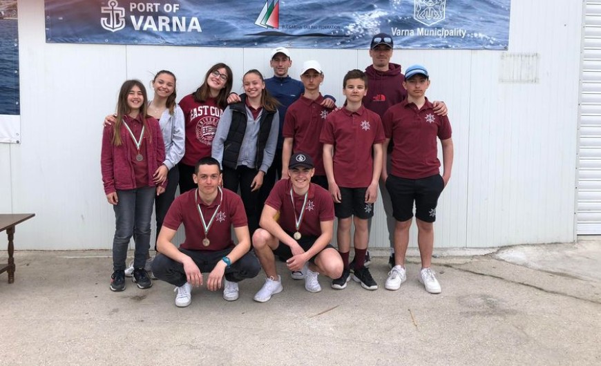 Сребро в клас 420 и бронз в клас Оптимист спечелиха във Варна децата от Морски клуб Балчик 