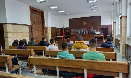 Ученици от Добрич гостуваха в Окръжния съд