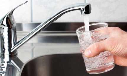 През 2020 година с обществено водоснабдяване е свързано 99.9% от населението на област Добрич