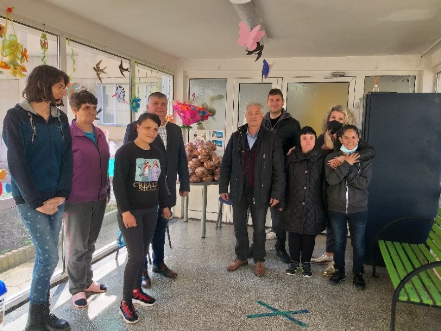БСП – Добрич зарадва потребителите на социални услуги в Добрич за Великден