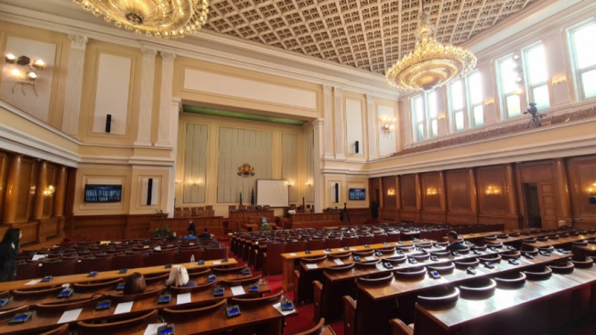 Народното събрание ще обсъжда дали да предоставим военна помощ на Украйна