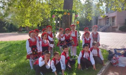 Малки и големи се люляха на гергьовска люлка за здраве в Генерал Тошево