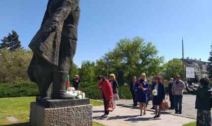 Добрич отдаде почит пред загиналите във Втората световна война
