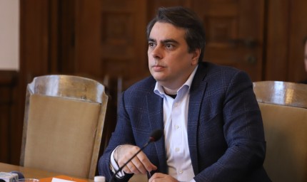 Асен Василев: Еврото трябва да бъде въведено до 1 януари 2024 г.