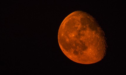 Днес ще можем да наблюдаваме пълно лунно затъмнение