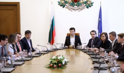 Кабинетът обявява пакета от антикризисни мерки