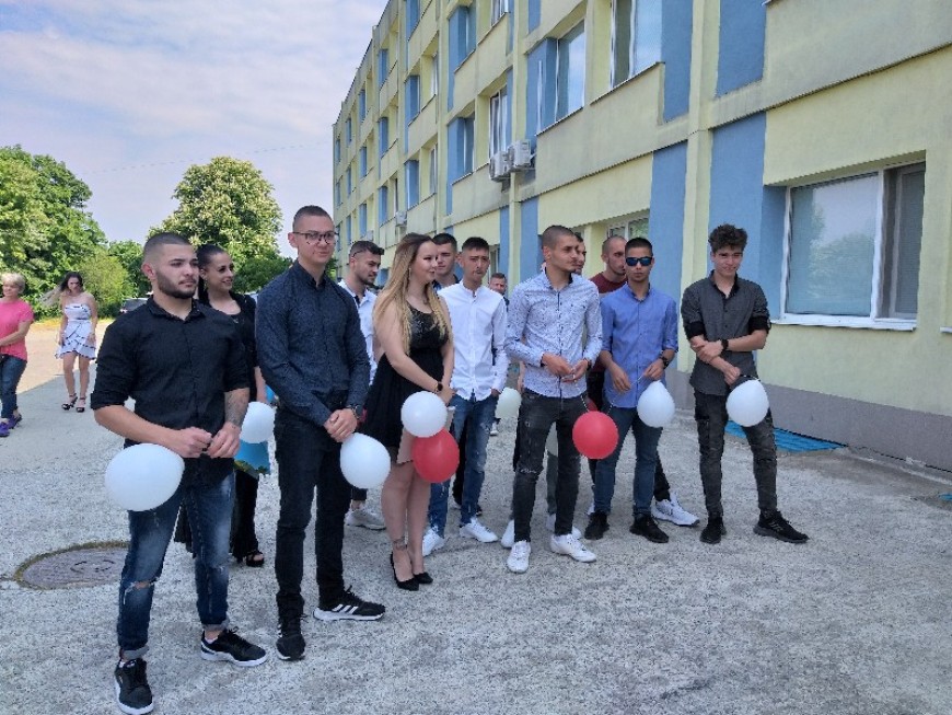 Училището за шампиони в Добрич изпрати своите абитуриенти