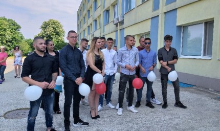 Училището за шампиони в Добрич изпрати своите абитуриенти