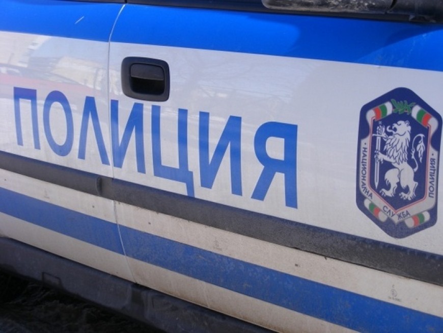 Шофьор се блъсна в стъклена витрина в Добрич, няма пострадали