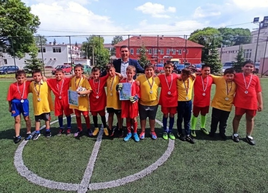 Седмицата на спорта в града предложи интригуващи футболни двубои за ученици от първи до осми клас