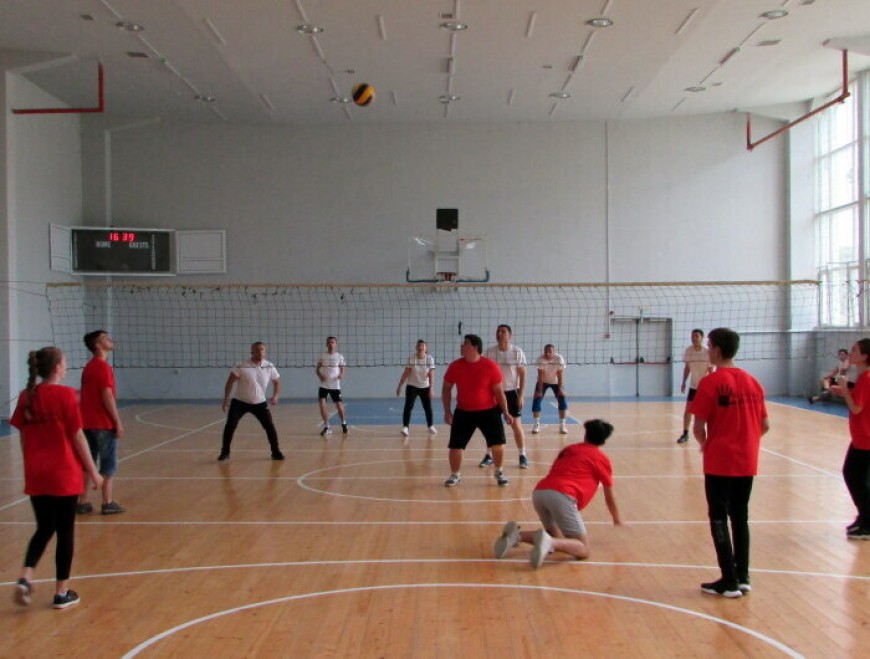 Демонстративен двубой по волейбол сложи край на второто издание на Седмицата на спорта в Генерал Тошево