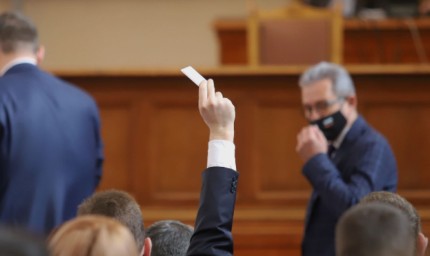 Депутатите приеха промени в Закона за ГМО