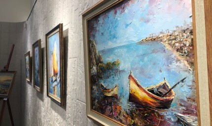 Вчера беше открита изложбата „С цвят и мирис на море“ на Флора Начева