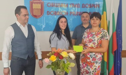 Кметът на Добрич Йордан Йорданов награди победителите в конкурса „Добри примери има“2022
