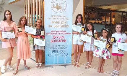 Фестивалът „Приятели на България“ донесе две награди Гран при и още пет престижни отличия за талантливите певци на студио „Сарандев“