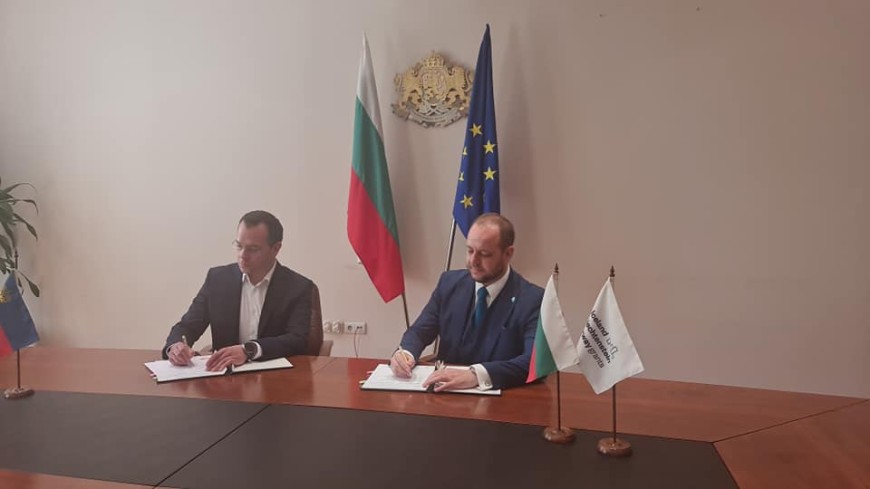 Кметът на Добрич подписа договора по проекта за  поставяне на фотоволтаични системи на три детски градини 