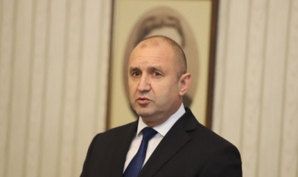 Утре Радев се консултира с политическите сили преди да връчи третия мандат