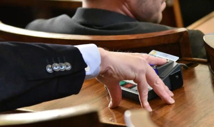 Минималният праг за регистрация по ДДС става 100 000 лв.