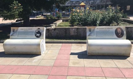 Арт пейки с послание поставиха в центъра на Каварна.
