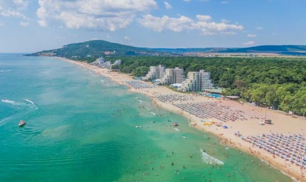 Четири безплатни концерта на откритата сцена в к.к Албена през август