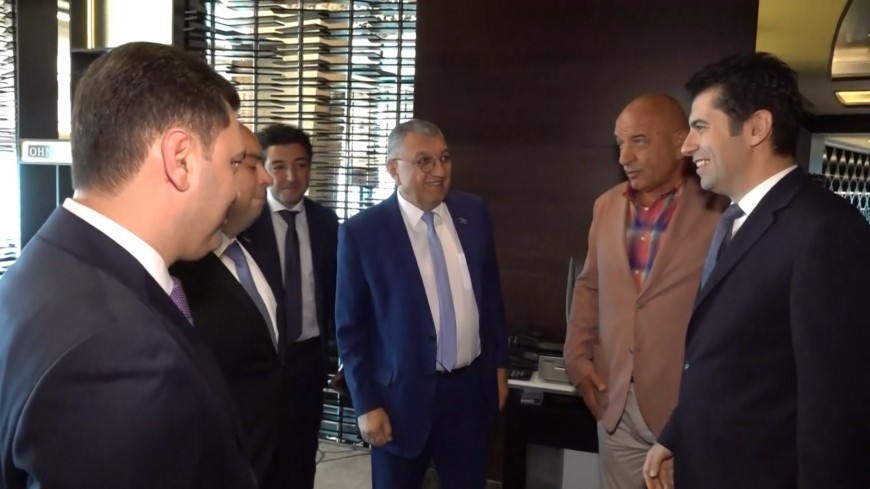 Премиерът Кирил Петков разговаря с президента Илхам Алиев за доставката на допълнителни количества азерски газ в България