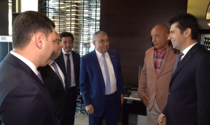 Премиерът Кирил Петков разговаря с президента Илхам Алиев за доставката на допълнителни количества азерски газ в България
