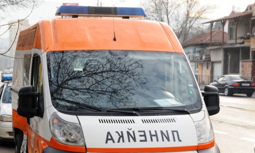 Мъж в Добрич е излязъл от колата си и е починал