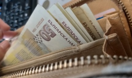 Правителството предлага 770 лева минимална заплата