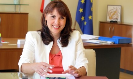 Наталия Ефремова: 40 хил. бедни деца, които нямат обувки и учебници, ще получат помощ