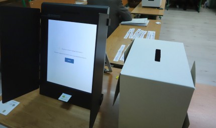 Изтича срокът за подаване на заявления за гласуване извън страната