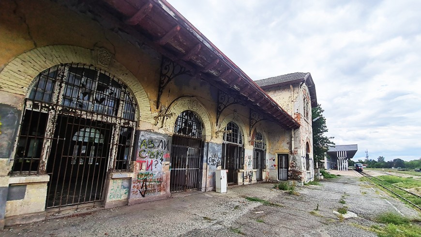 Казус: Ще има ли бъдеще за сградата на Старата гара в Добрич