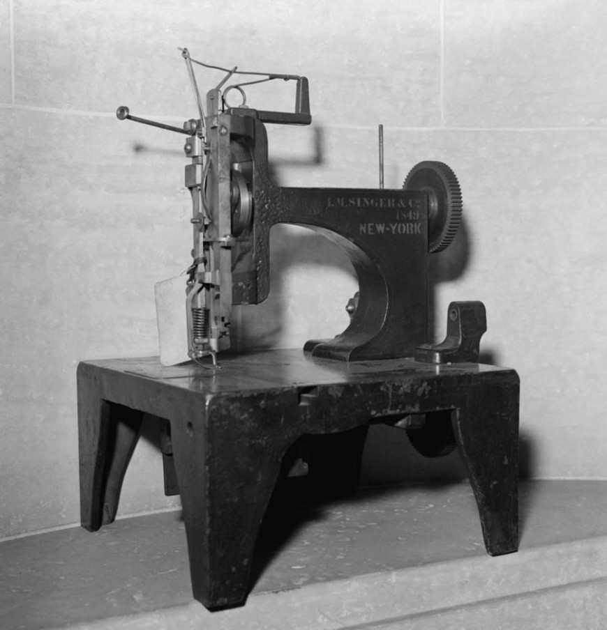 На 10 септември 1846 г. патентоват първата практична шевна машина