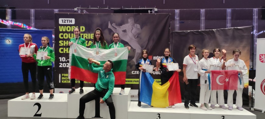 КБС "Калиакра" завоюва 4 златни, 4 сребърни, 6 бронзови медала и 3 отборни купи на световното по карате в Чехия