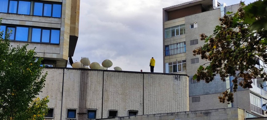 Мъж заплаши да скочи от хотел "България" в Добрич тази сутрин