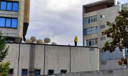 Мъж заплаши да скочи от хотел "България" в Добрич тази сутрин