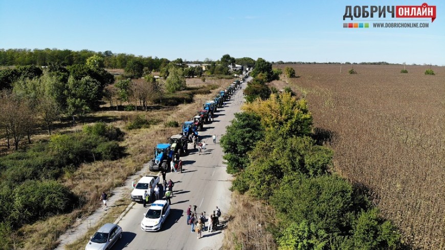 Над 70 трактора преминаха през Добрич в знак на протест срещу вноса на украинско зърно и добива на газ в Добруджа