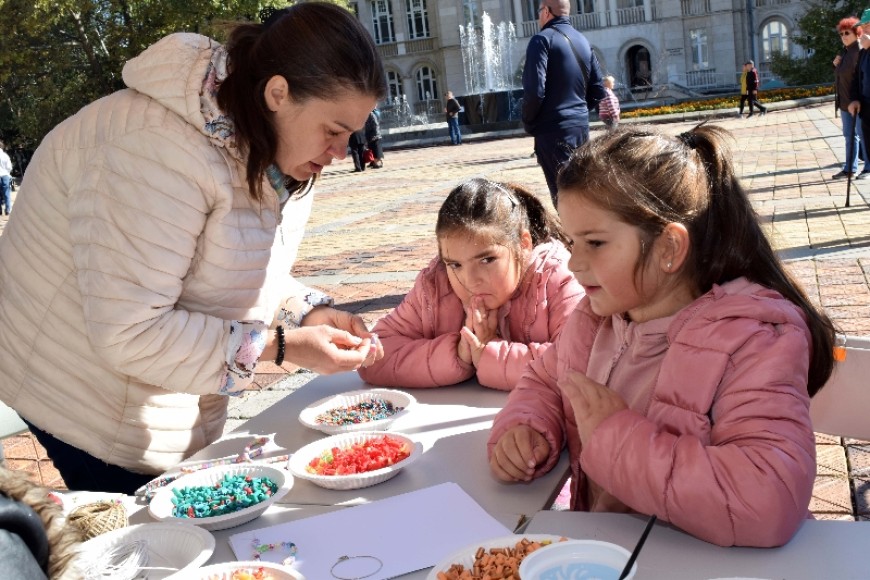 Деца от Добрич се забавляваха на експерименталните работилници по време на Фестивала на хляба