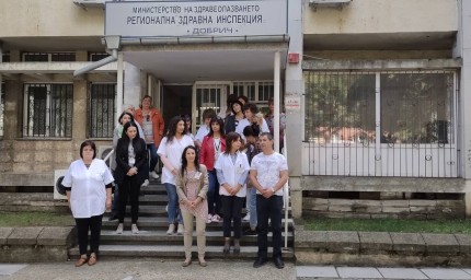 Служители на РЗИ Добрич протестираха за достойно заплащане и подкрепа от МЗ