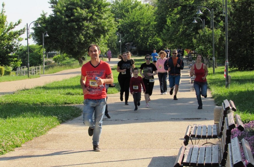 Благотворителен маратон събира средства за книги в Добрич
